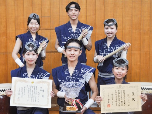 （後列左から時計回りに）土屋さん、宮本さん、新村さん、松野さん、加藤さん、榊原さん