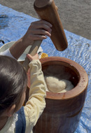 街を清掃、餅に笑顔