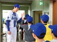 15年目で43万人の小学生に帽子寄贈