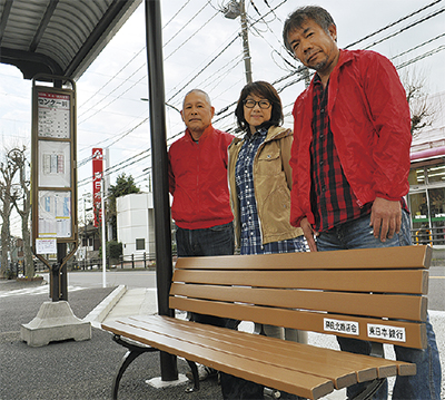 バス停前にベンチ設置 自治会と商店会が協力 | 青葉区 | タウンニュース