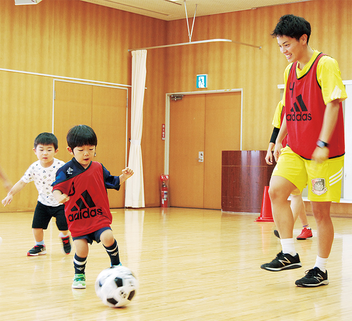日体大fields横浜 地区センでサッカー体験 初の開催に親子15組 青葉区 タウンニュース