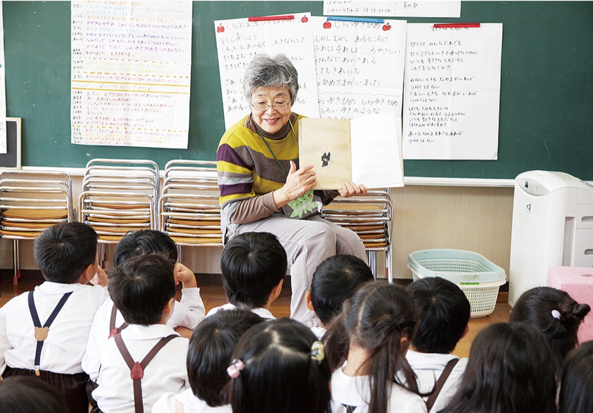 区内各地で読み聞かせ