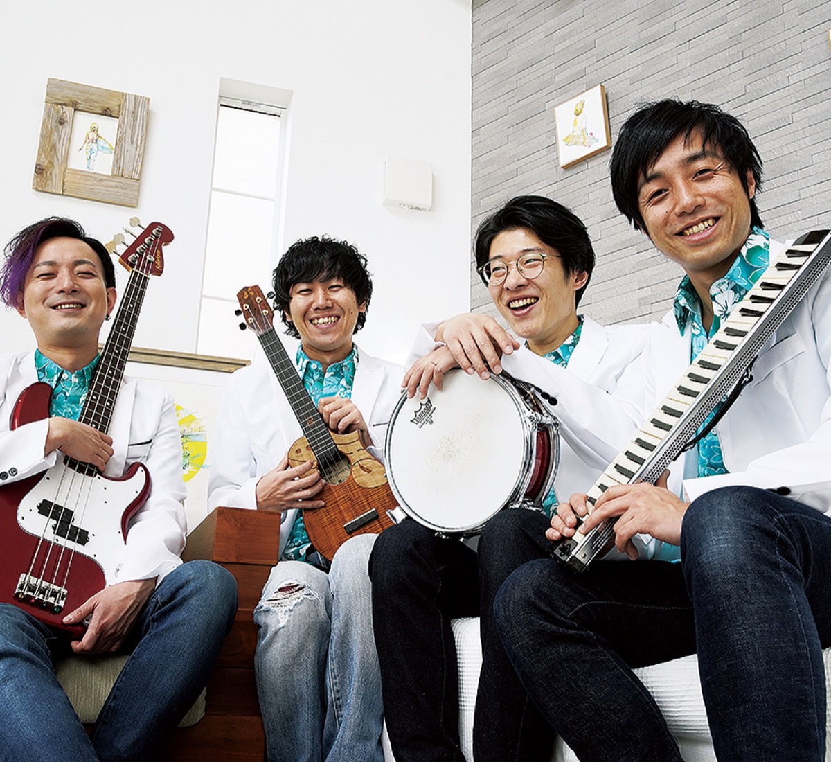 アイドルデビューする「The Bubbles」(八桁さんは左から2番目)=八桁さん提供