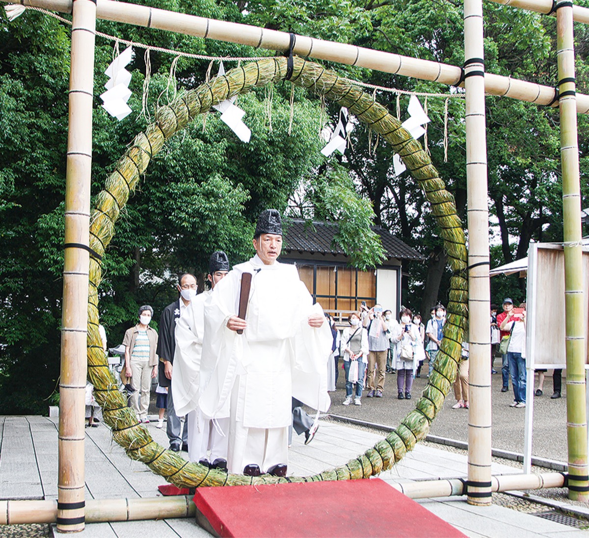 大茅の輪のくぐる豊浦宮司