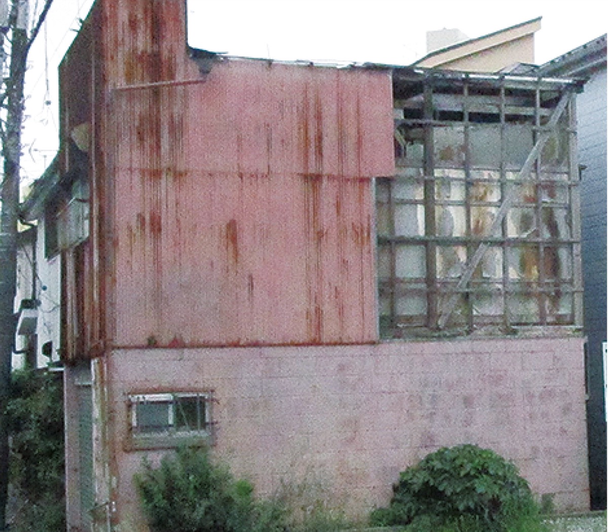 放置された空き家の一例（横浜市提供）