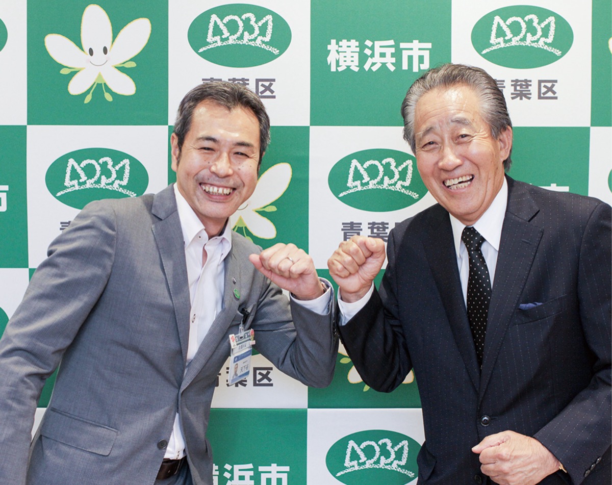 参加を呼び掛ける天下谷秀文区長（左）と菊池委員長