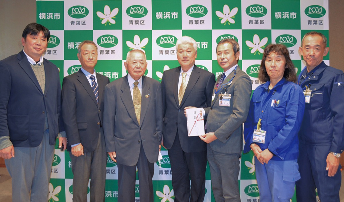 右３人目から天下谷区長、土志田会長