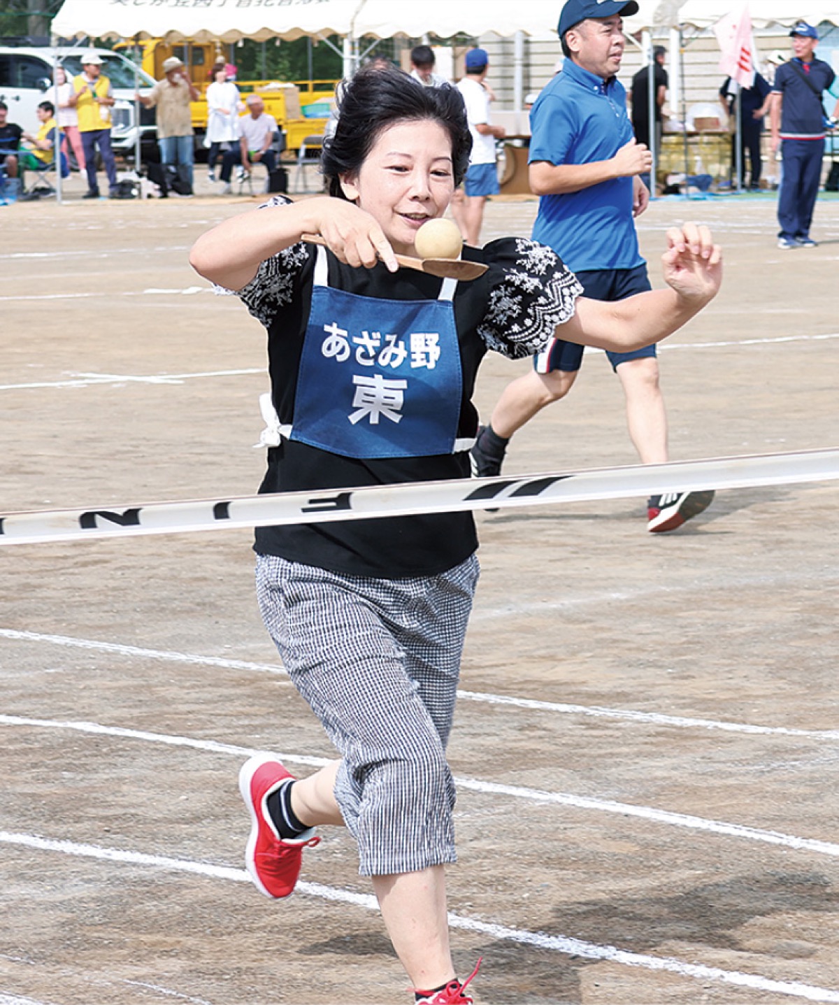 盛り上がったスプーンレース