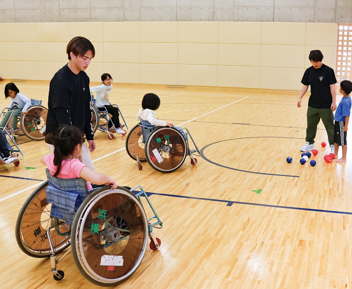 小学生にスポーツ体験