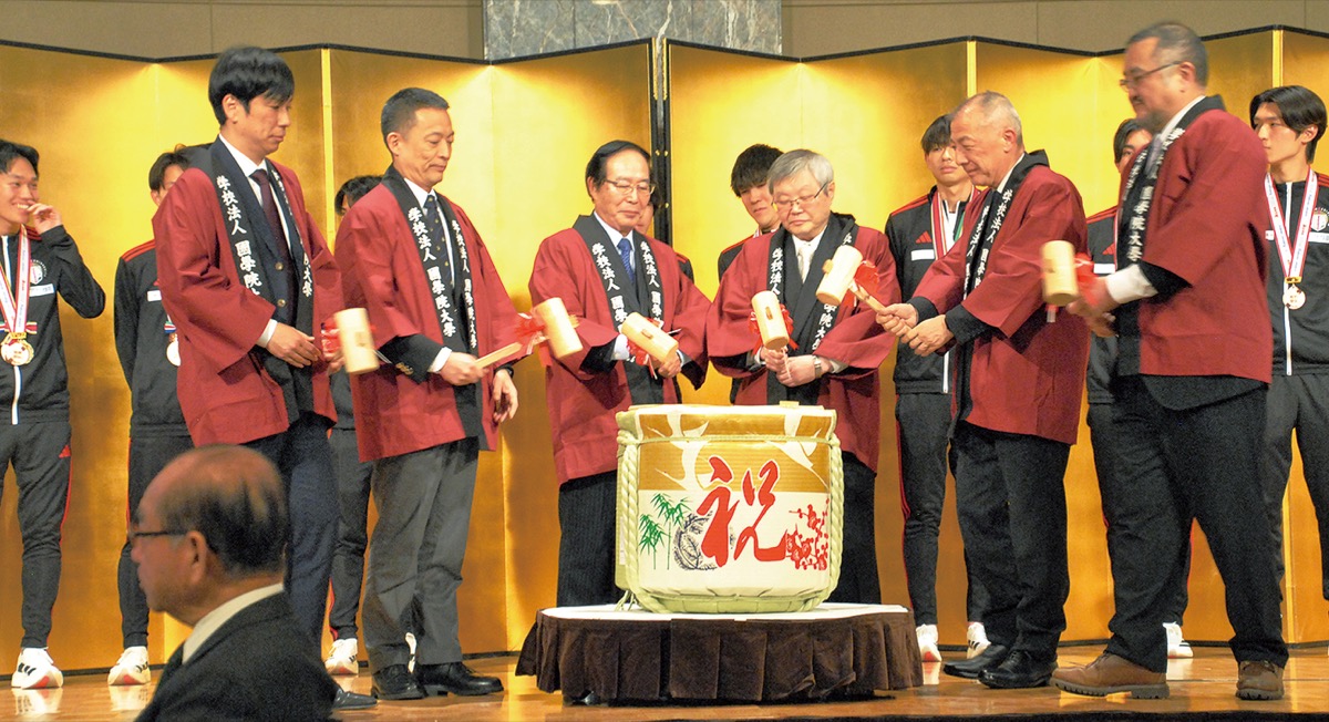 陸上部の健闘称え祝賀会