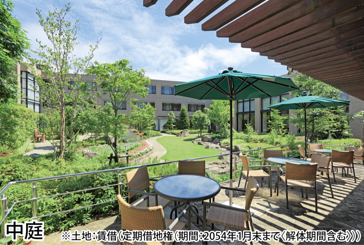 四季感じる中庭が魅力のシニア住宅