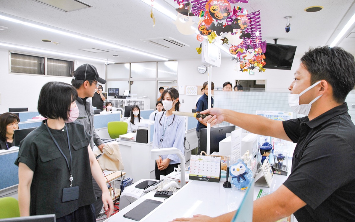 銀行強盗想定し、初訓練