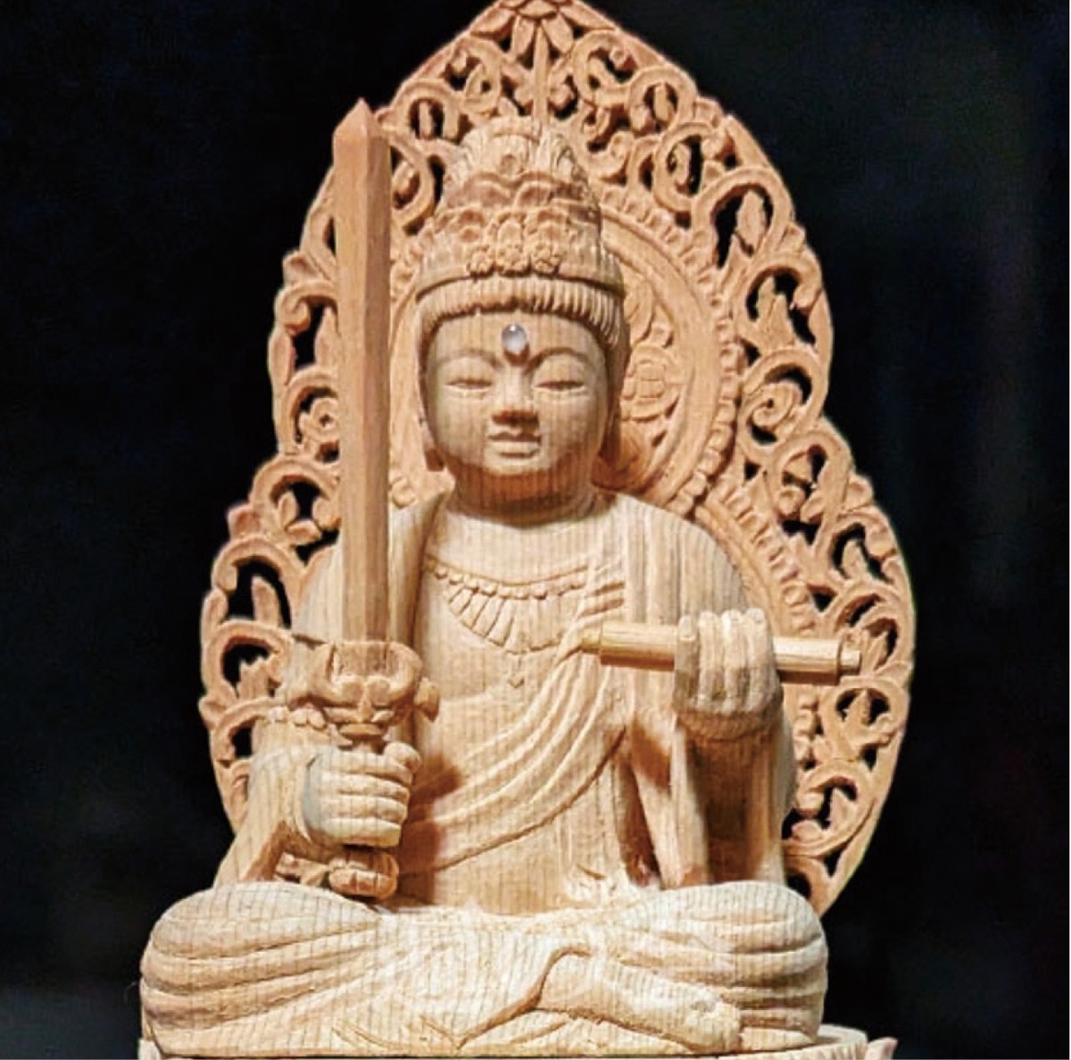 仏像約90点を展示