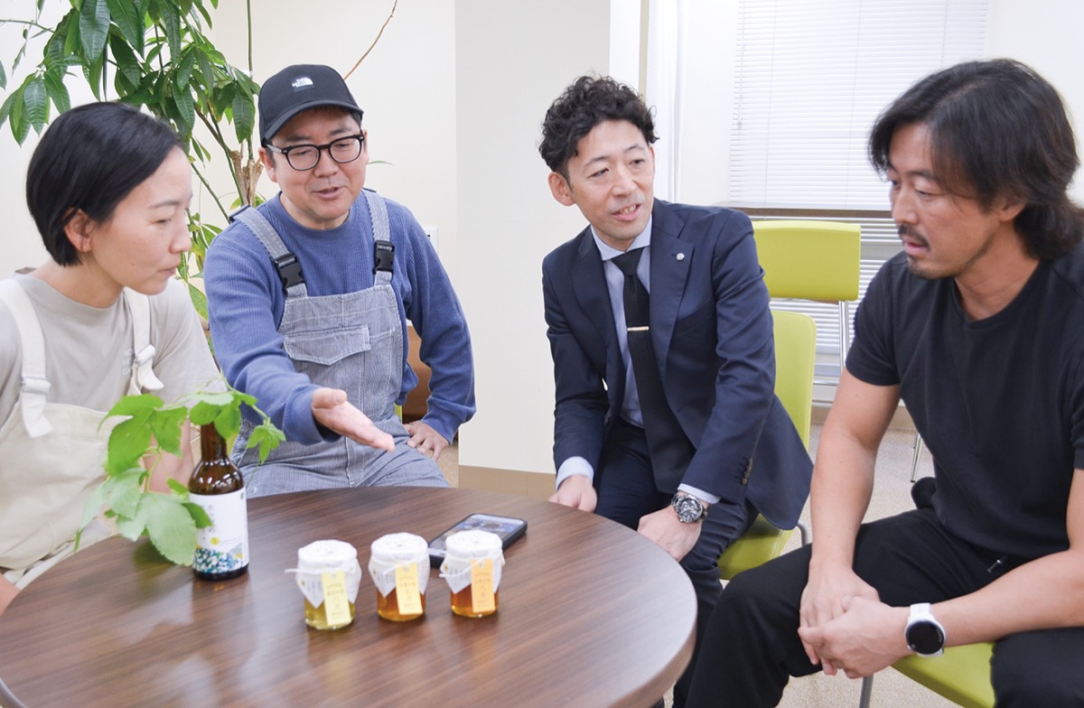 乾杯が呼ぶ、笑顔と活気