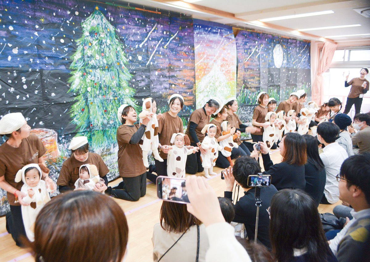 クリスマス会で笑顔咲く