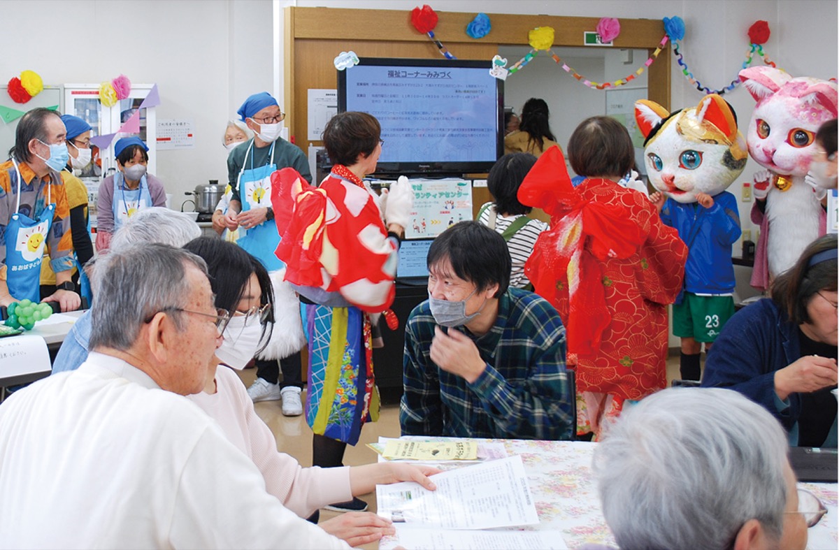 団体同士で語り合う参加者