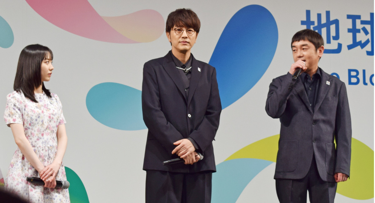 公式アンバサダーの芦田愛菜さん(左)とゆずの2人