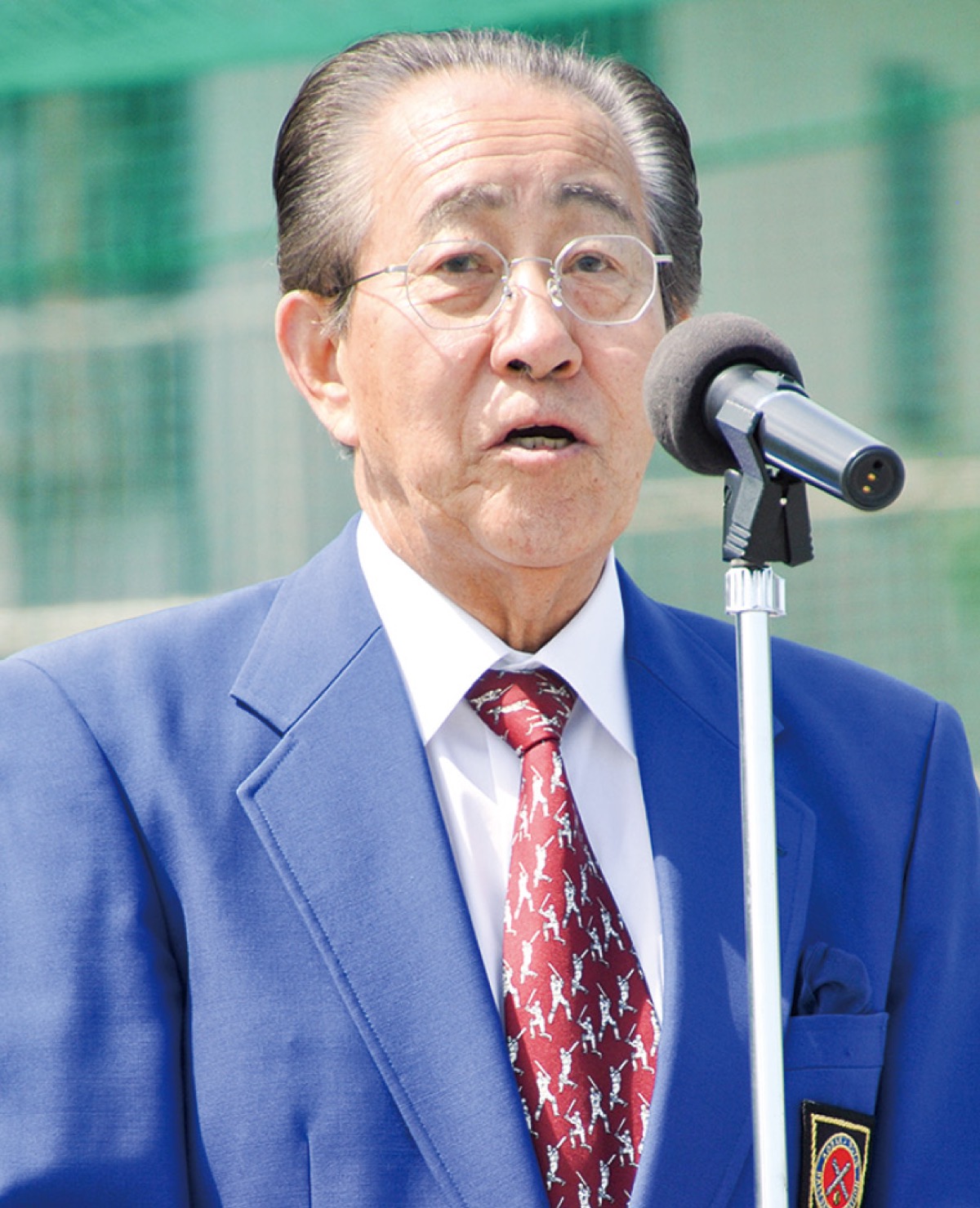 あいさつに立つ菊池会長