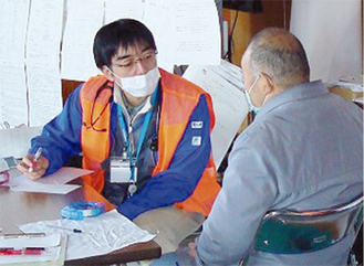 被災者を診療する横浜市の医療チーム（＝市提供）
