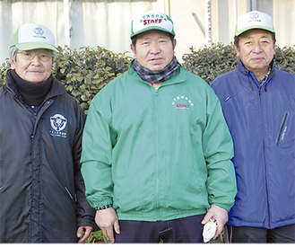 開催に向け協議を続ける同自治会の伊藤栄一さん（左）、谷井春夫さん（中央）、岡全成（右）さん