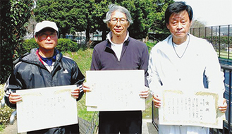 男子60歳以上の部上位入賞者左から苅谷選手、長谷川選手、砂川選手