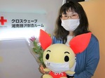 藤沢で献血に協力した女性（同血液センター提供）