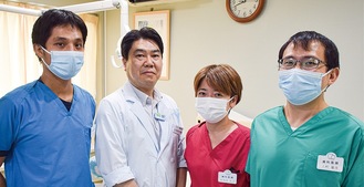 阿部院長（左から２人目）と同院歯科医師