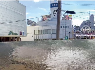 ０・５〜３ｍの浸水が想定される中山駅南口は、建物の１階部分が浸水することが分かる