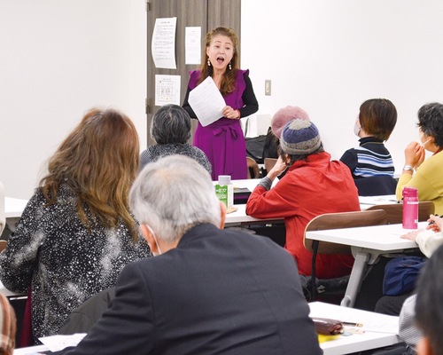 早河さんの話に耳を傾ける受講者