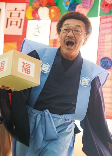 みどりの家の豆まきに登場した具志堅さん