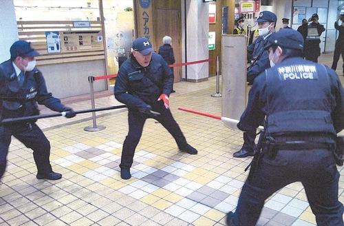 長津田駅で行われた訓練の様子（提供写真）