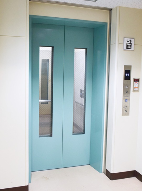 西谷中のエレベーター