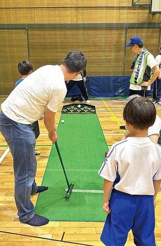 スポーツを楽しむ参加者たち（提供写真）