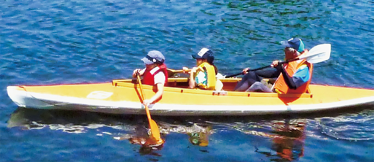 鶴見川でカヌー体験