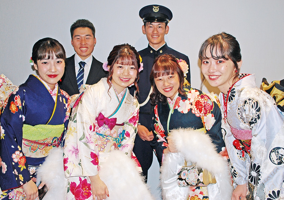 学生時代の友人と再会に笑顔
