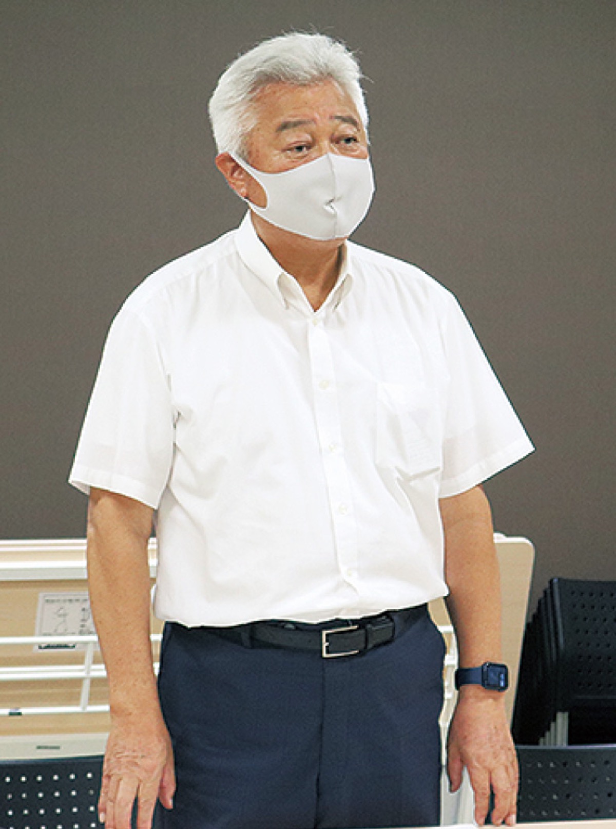 あいさつする土志田会長