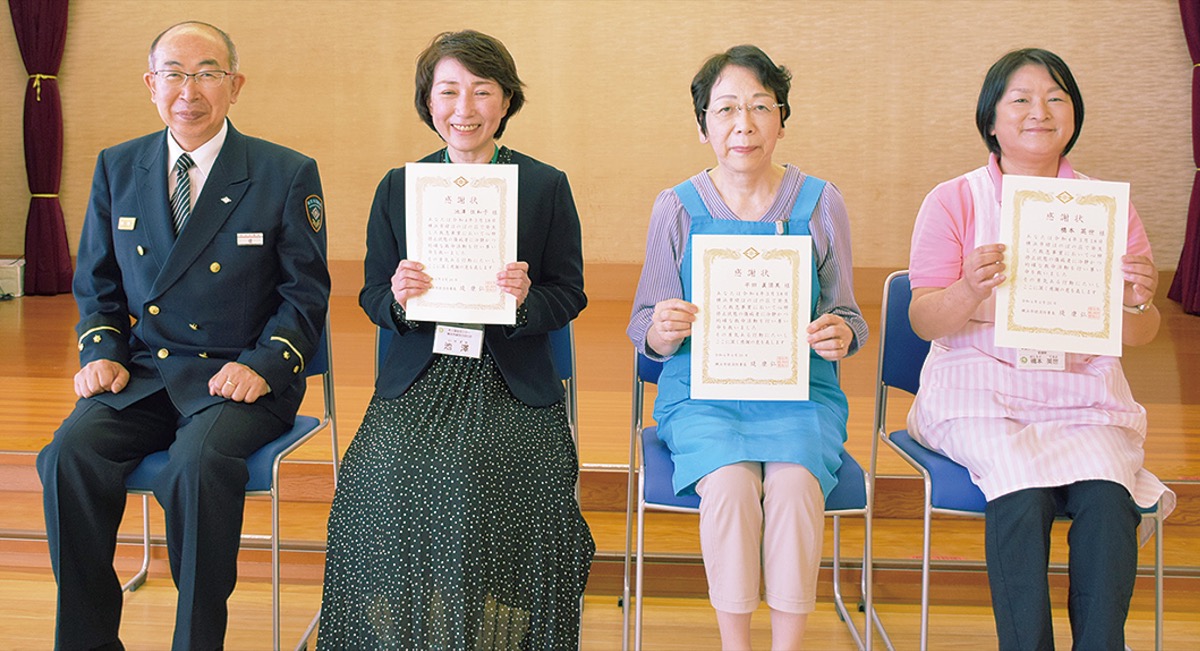 左から堤署長、池澤所長、平田さん、橋本さん