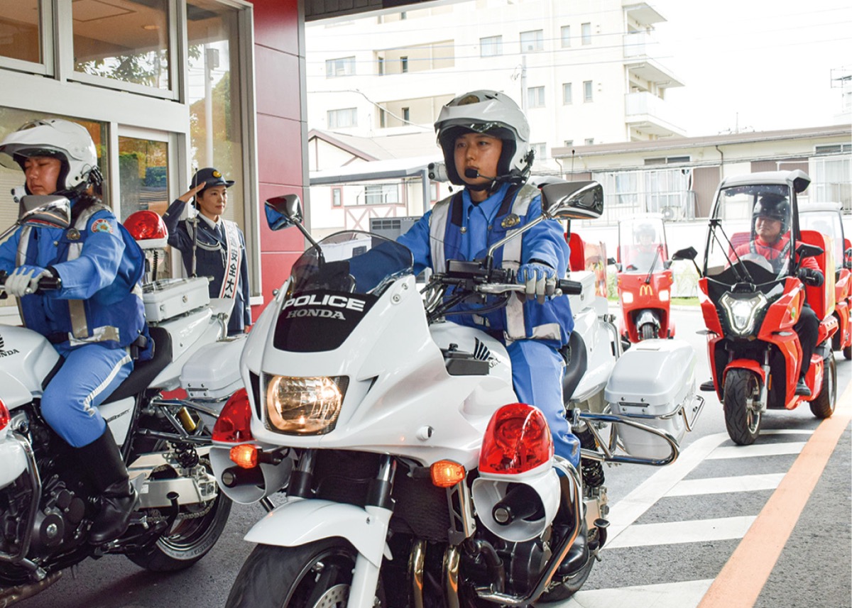 神奈川県警 マックで白バイら出発式 共同で交通事故防止運動 | 緑区
