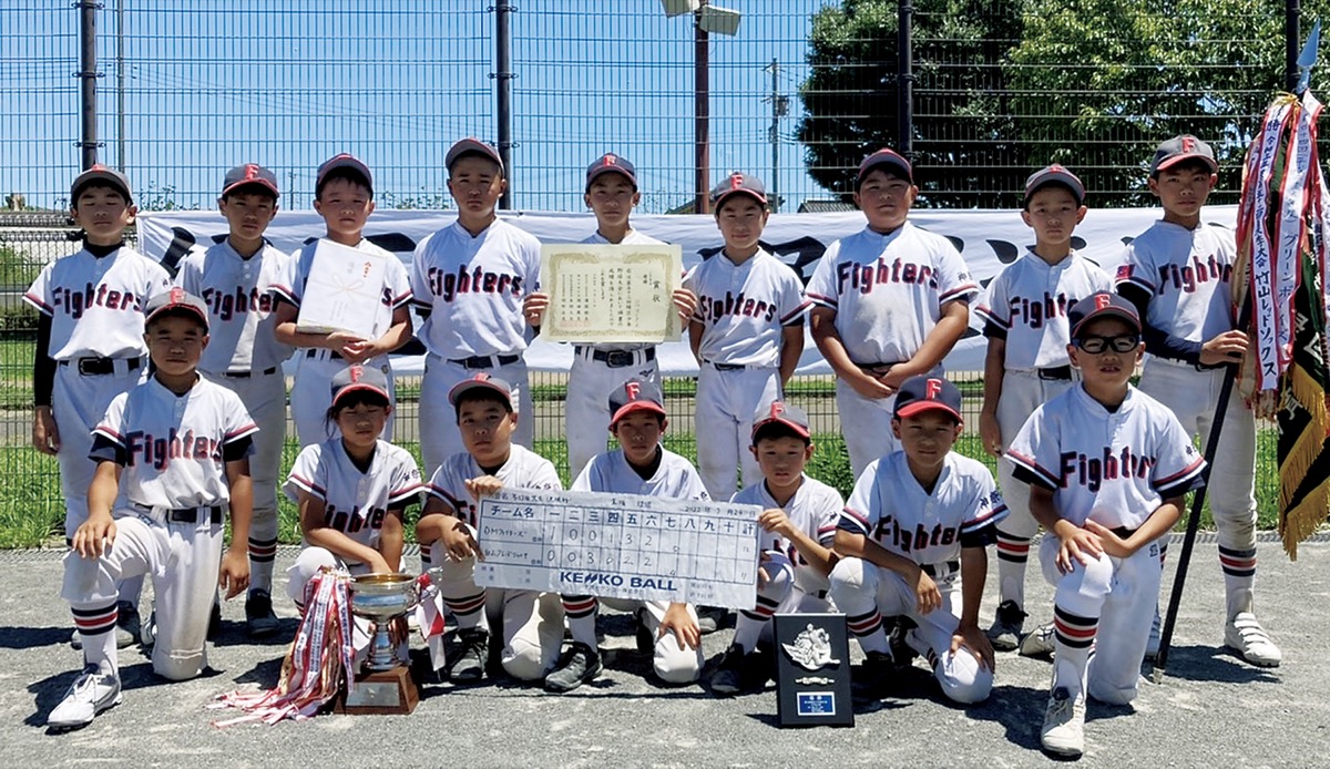 優勝を果たしたDMファイターズ(同連盟提供)