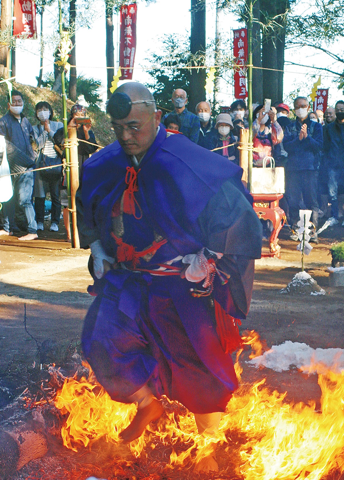火渡りで満願成就祈る 西光寺山で20年超の祭り | 緑区 | タウンニュース