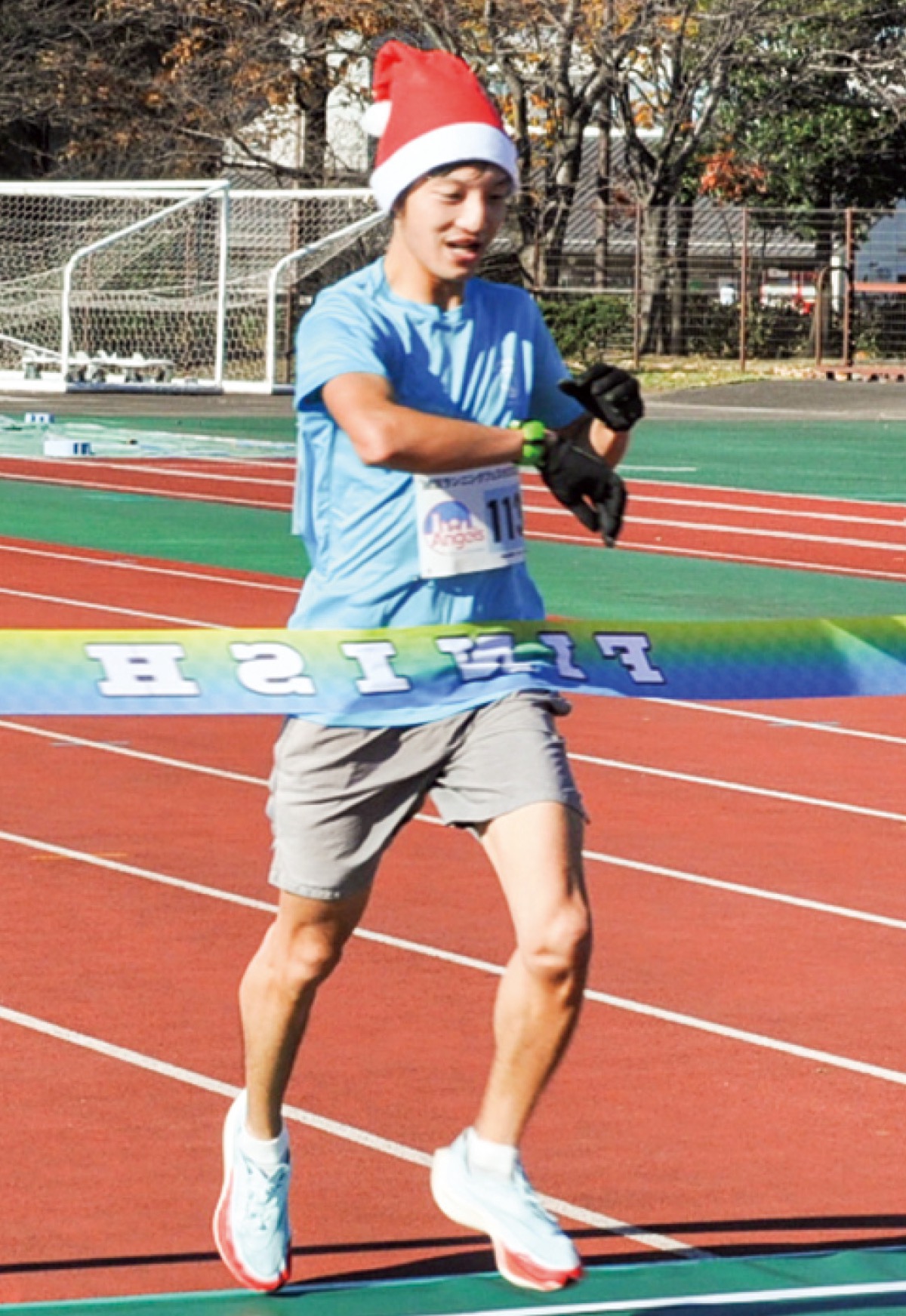 全体トップでゴールした山本さん