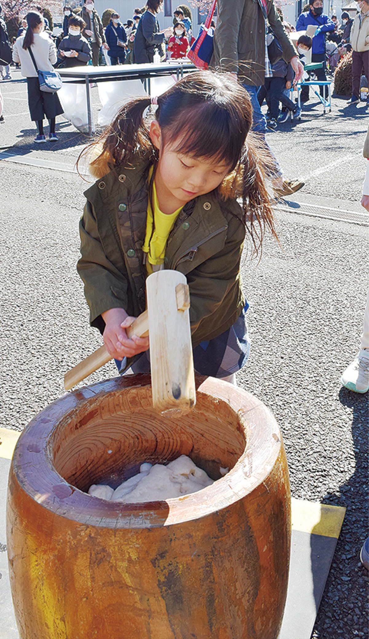 昔ながらの餅つき体験 山水閣に地域住民ら500人 | 緑区 | タウンニュース