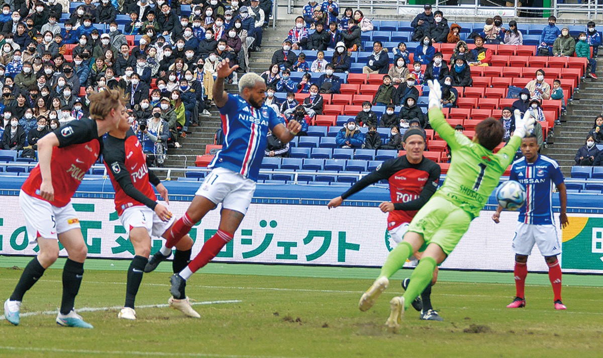 先制点を決めたロペス選手（中央）