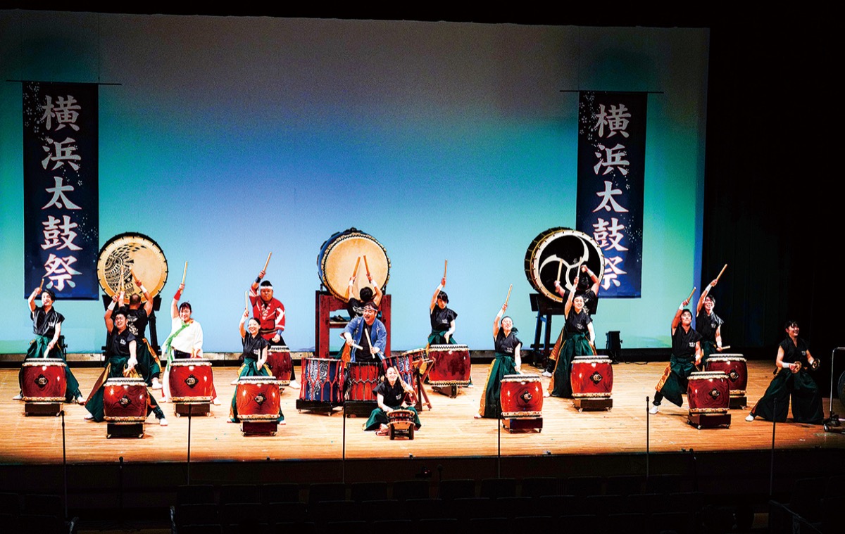 演奏する打鼓音（同団体提供）