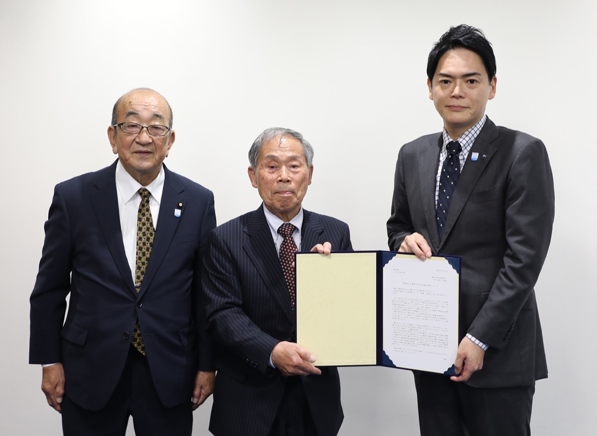 横浜市町内会連合会が山中市長に「特別市」取組推進の意見書