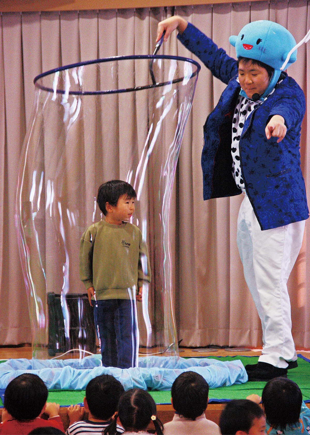 シャボン玉ショーに感激