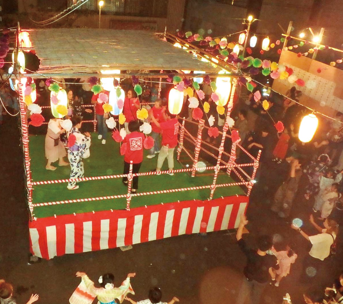 盆踊り大会境内で盛大に