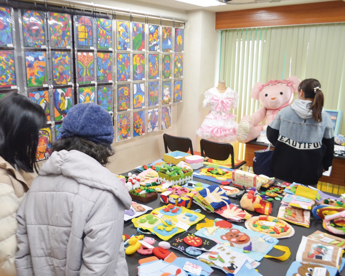 地域住民に作品を披露