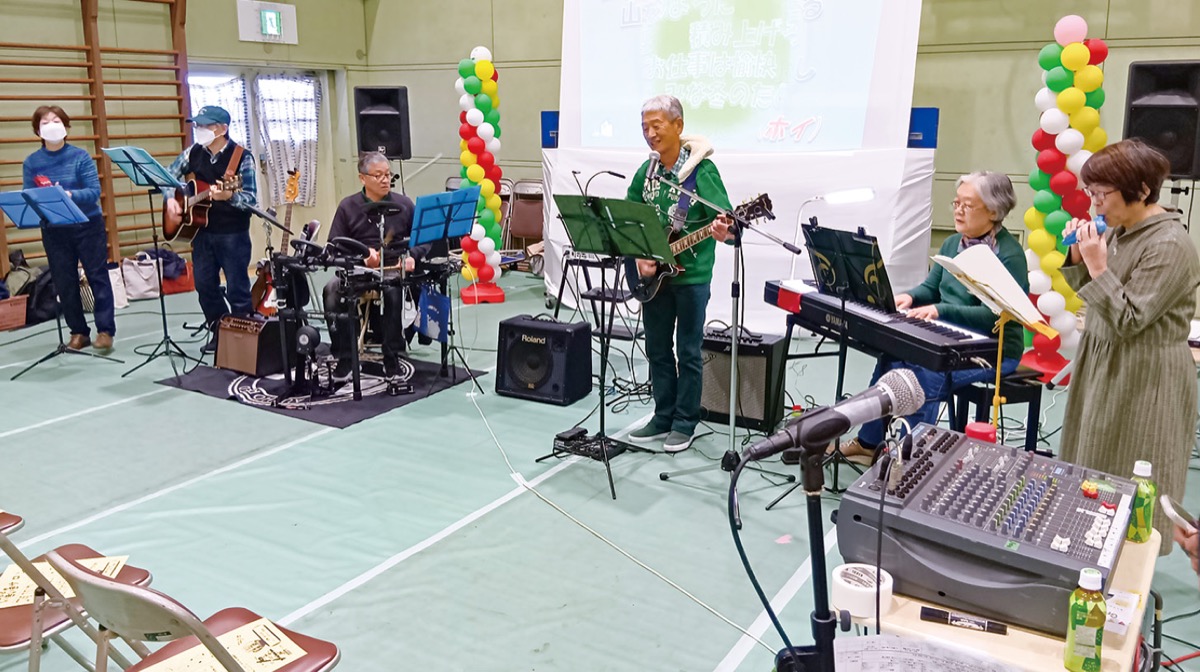 演奏を披露した「みなさんとるるる グリーンズ」