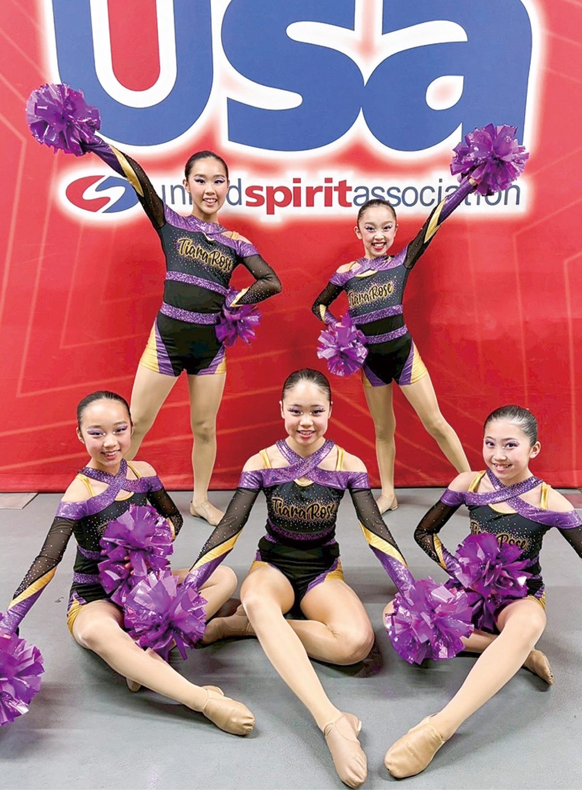 昨年冬の全日本チアダンス選手権大会で1位を取った５人（同チーム提供）